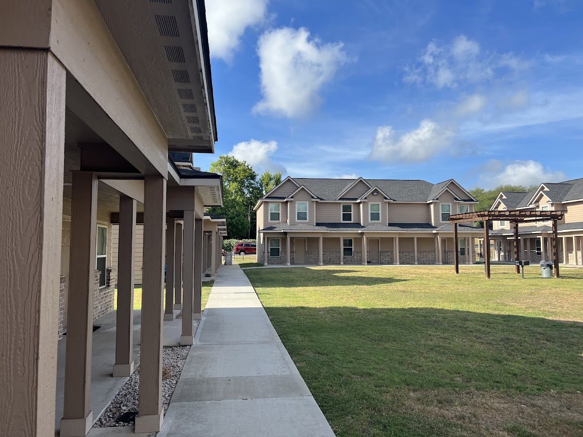 Well maintained apartment grounds in Huntsville